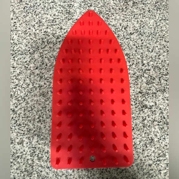Flat Red Silicone Iron Rest - Picture 1 of 5